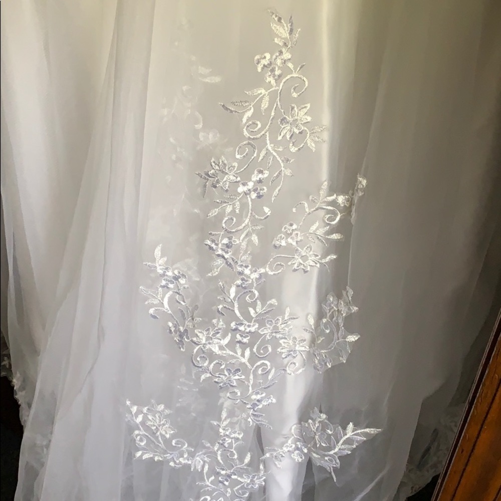 New Wedding Dress - Picture 4 of 5